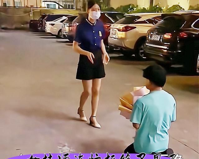 男子向女技师下跪表白，被拒绝后连扇自己耳光：不嫌弃你的工作休闲区蓝鸢梦想 - Www.slyday.coM