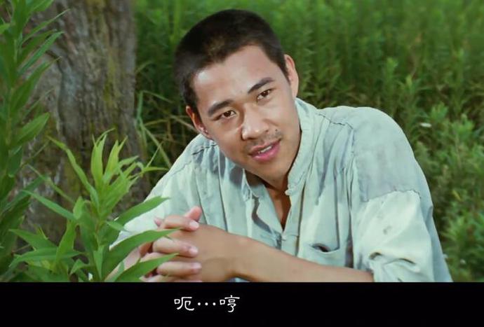 还在读大学期间,他就因《南城旧事》,《骆驼祥子》而名声大噪.