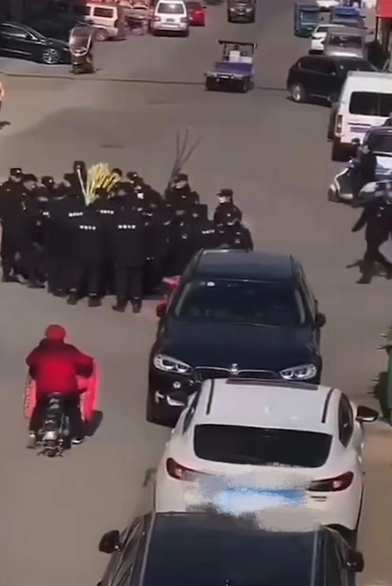 江苏南通老人卖甘蔗被粗暴围抢续:镇长被诫勉,多人受处分休闲区蓝鸢梦想 - Www.slyday.coM 江苏南通老人卖甘蔗被粗暴围抢续:镇长被诫勉,多人受处分休闲区蓝鸢梦想 - Www.slyday.coM