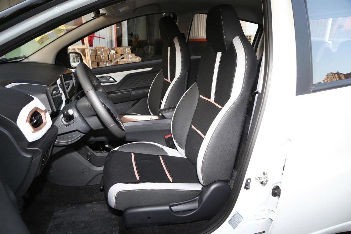 和宏光miniev一样好看空间实用续航超300公里实拍思皓e10x