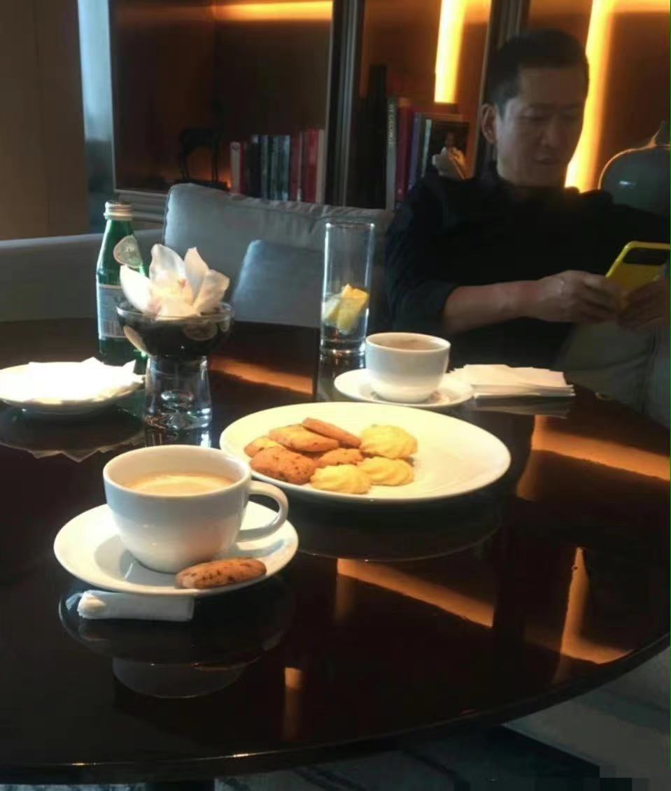 疑网友曝和周杰交往，因小事被分手，暗指对方玩弄感情不负责任休闲区蓝鸢梦想 - Www.slyday.coM