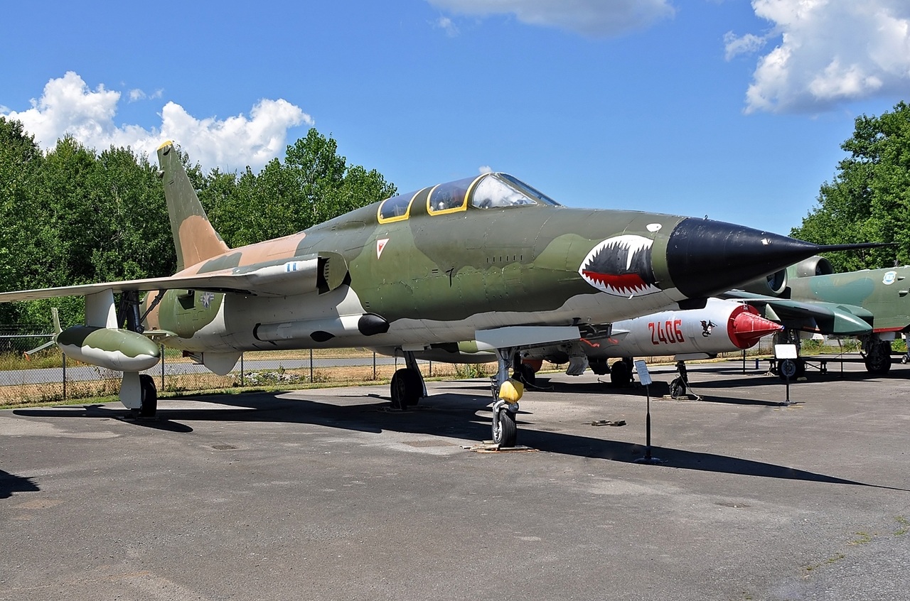 1955年10月,两架yf-105a进入飞行测试