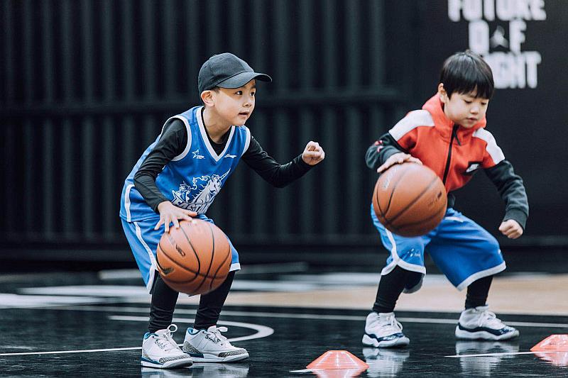 孩子是矮小症还是晚长若腿部有两个特征身高或许能反超