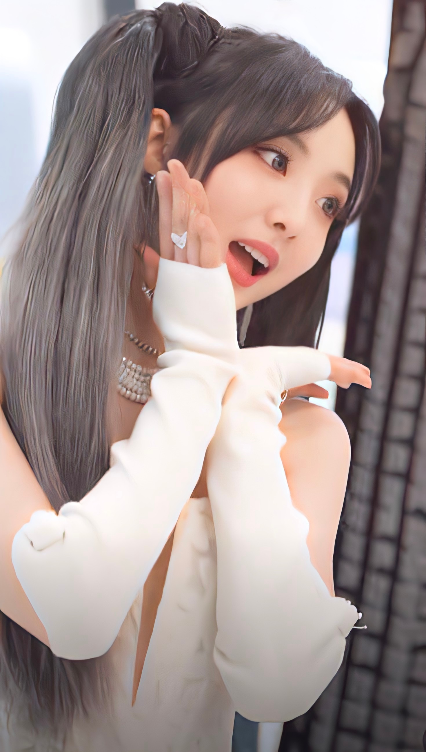 郑乃馨2060最新海报释出 双马尾 白色蓬蓬裙 未来感