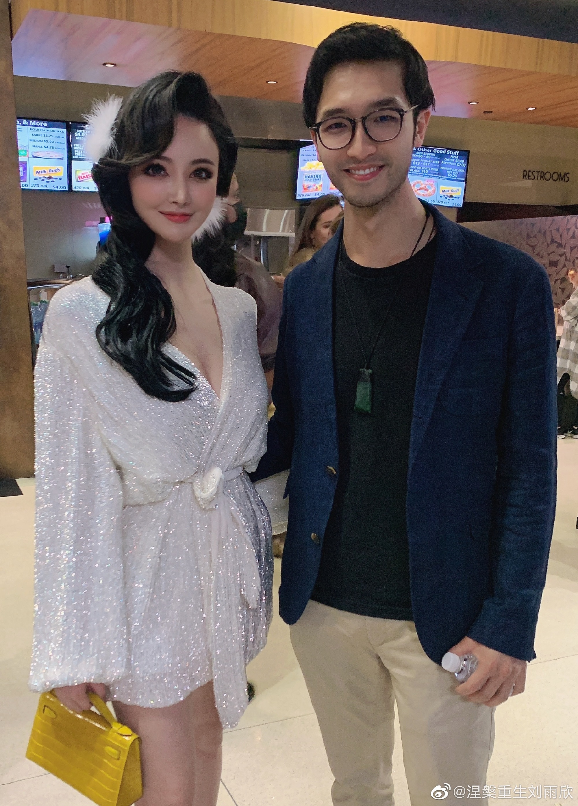 又变脸？刘雨欣转幕后性感亮相变化太大，网友：要幸福啊