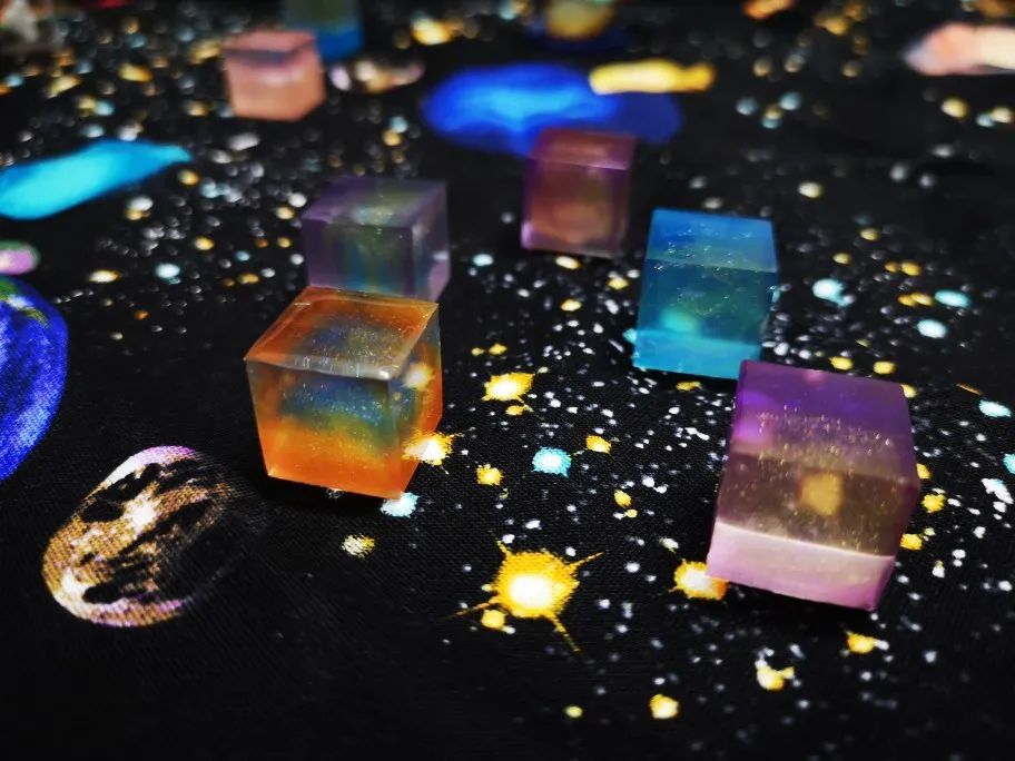 90后小伙靠“卖云”年入百万，一年寄出20w朵治愈4w人！休闲区蓝鸢梦想 - Www.slyday.coM