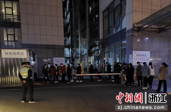 浙江三起疫情累计阳性18例 浙江省人民医院核酸检测点排起长队休闲区蓝鸢梦想 - Www.slyday.coM