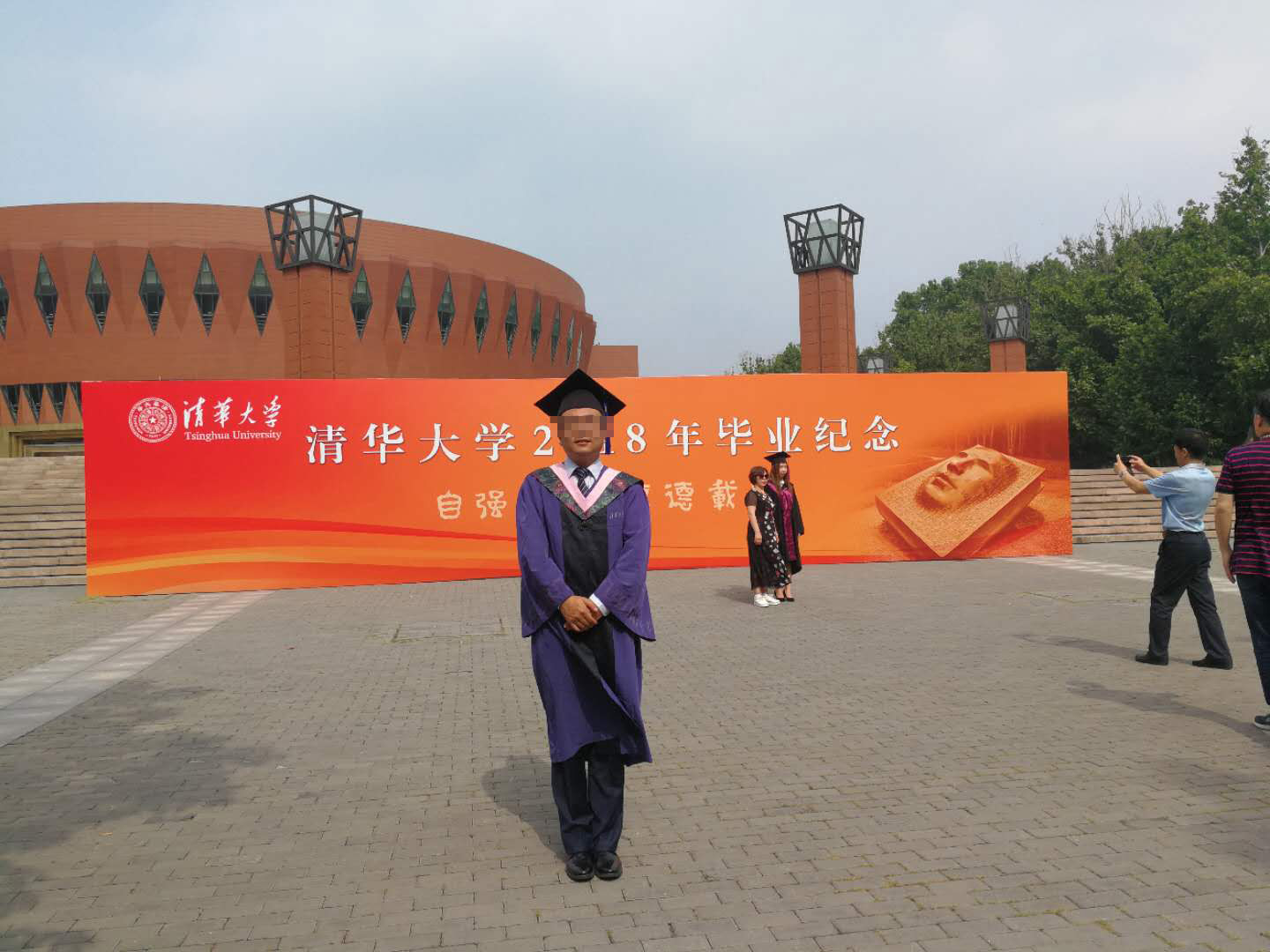 2018年，梁宇佳从清华大学硕士毕业