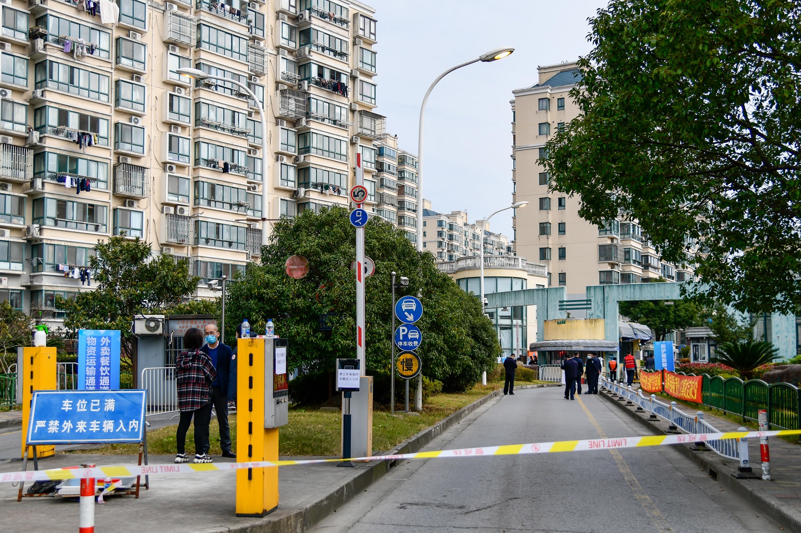 现场图视频上海中风险小区玉兰香苑四期最新实况