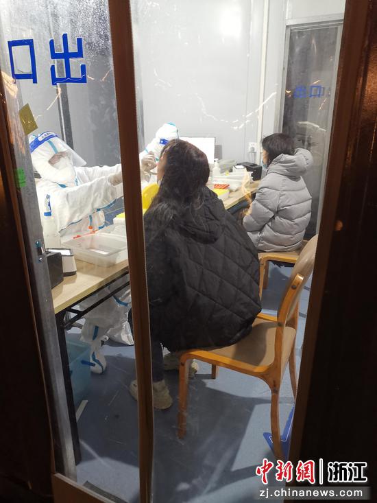 浙江三起疫情累计阳性18例 浙江省人民医院核酸检测点排起长队休闲区蓝鸢梦想 - Www.slyday.coM