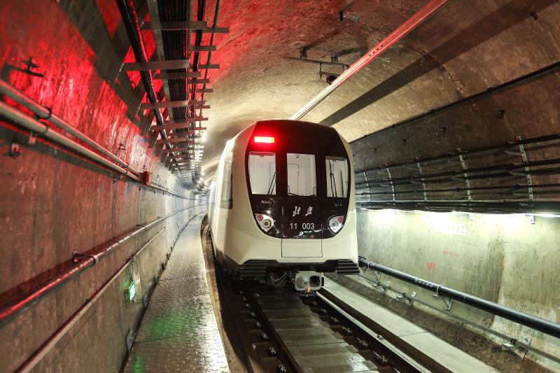 北京地铁11号线西段平稳跑图,将于年底开通试运营