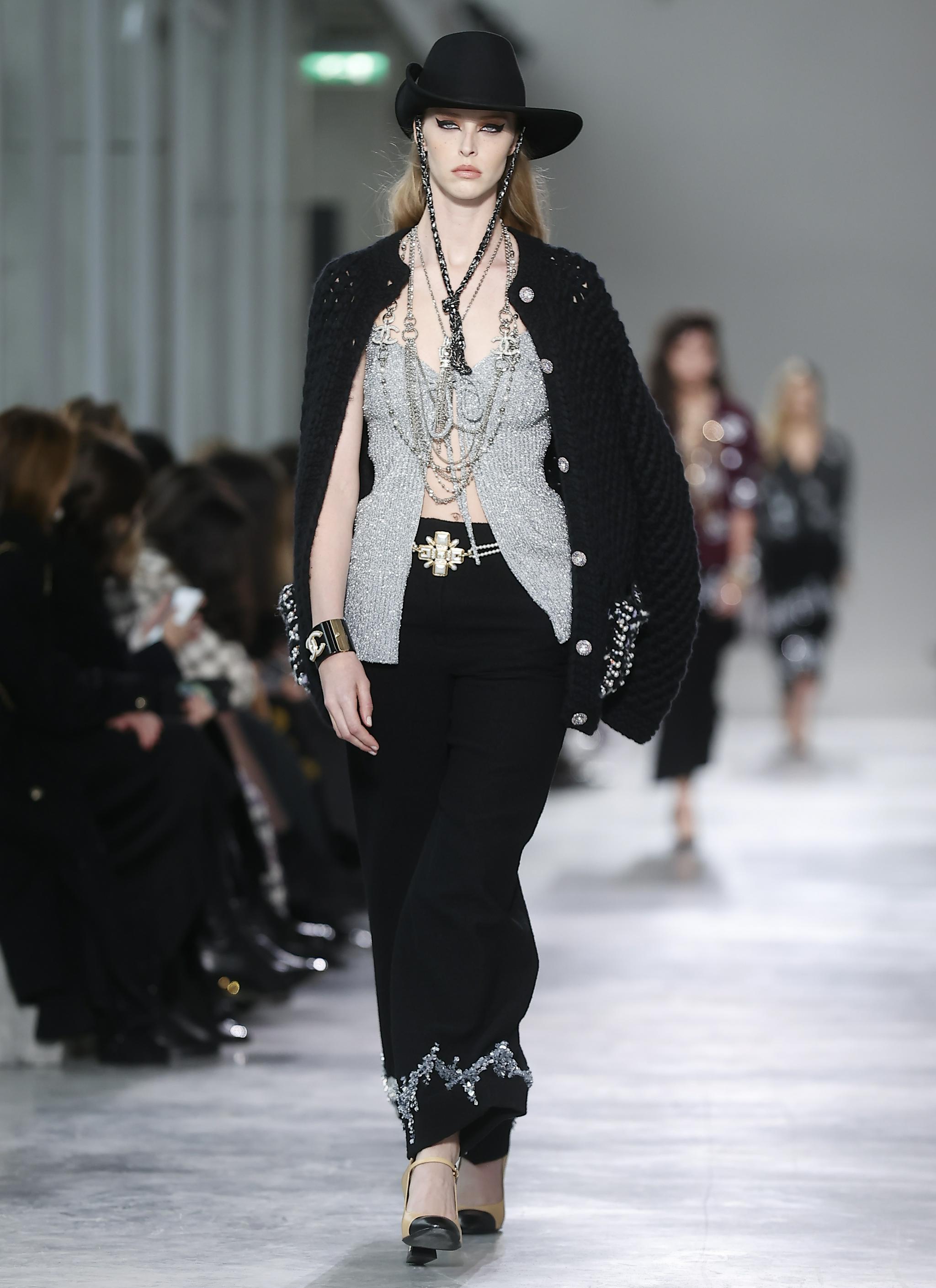 香奈儿2021/22高级手工坊系列时装秀|香奈儿_新浪新闻