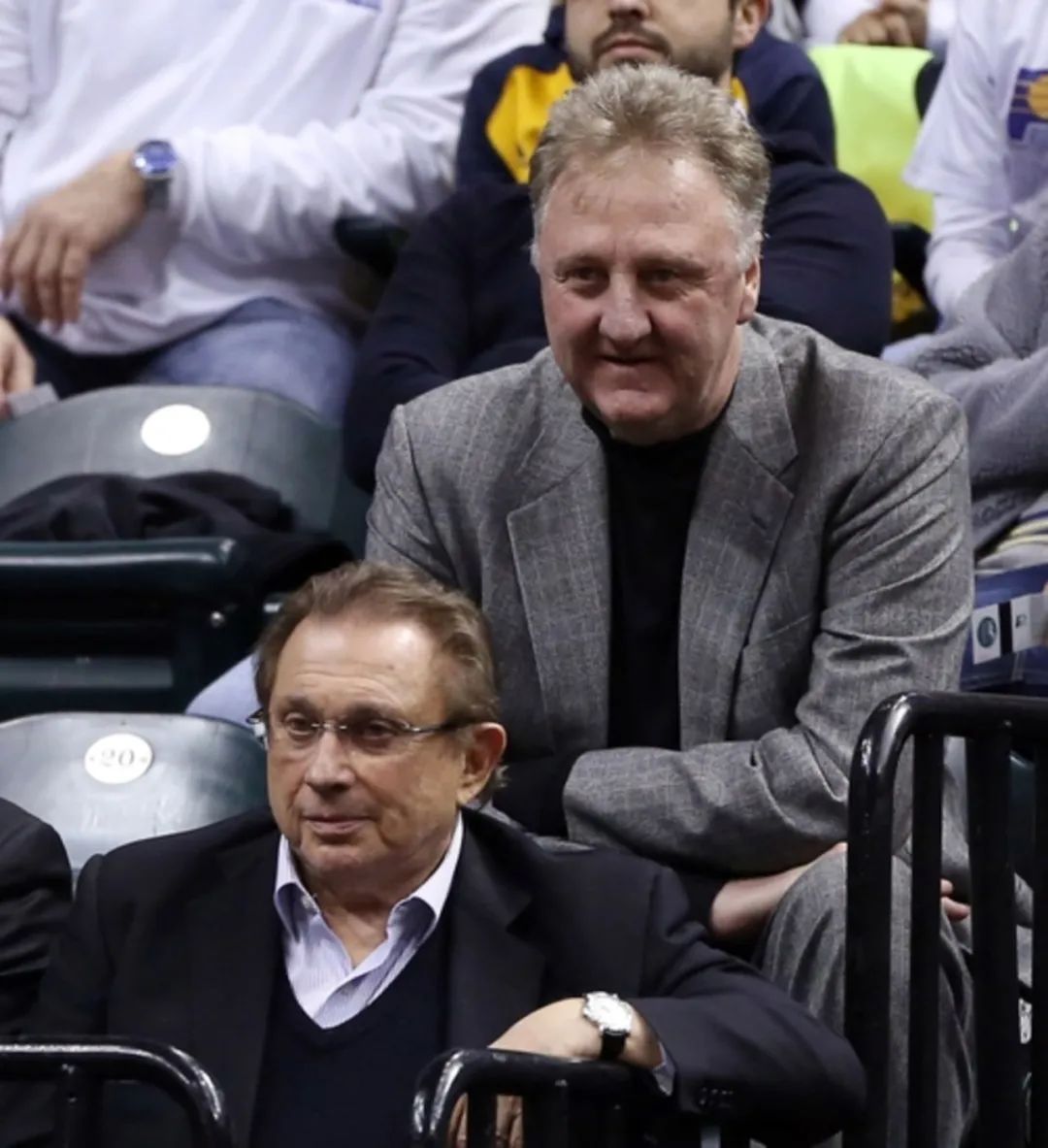 疯了吧！全队大清洗！老大老二被甩卖！直接原地解体……休闲区蓝鸢梦想 - Www.slyday.coM