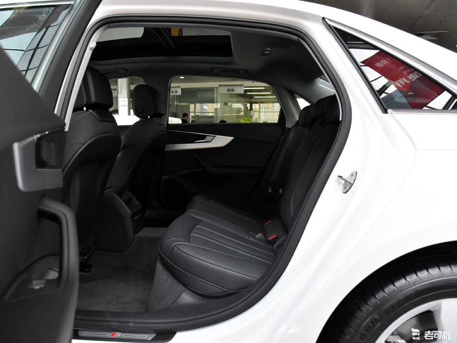 “正经”的样子倍有魅力 小哥带你一起看奥迪A4L休闲区蓝鸢梦想 - Www.slyday.coM