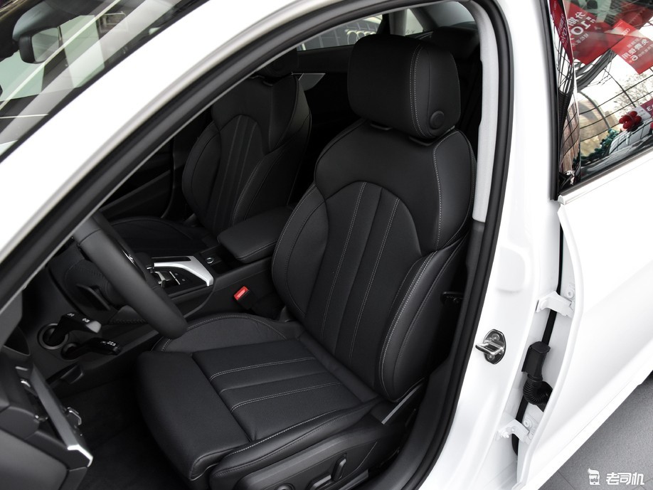 “正经”的样子倍有魅力 小哥带你一起看奥迪A4L休闲区蓝鸢梦想 - Www.slyday.coM