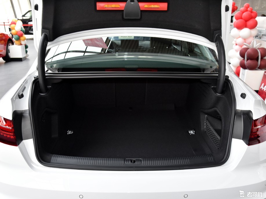 “正经”的样子倍有魅力 小哥带你一起看奥迪A4L休闲区蓝鸢梦想 - Www.slyday.coM