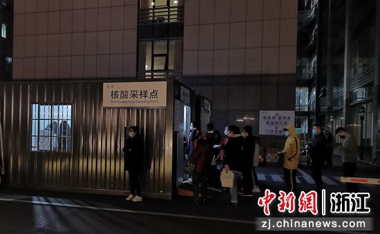 浙江三起疫情累计阳性18例 浙江省人民医院核酸检测点排起长队休闲区蓝鸢梦想 - Www.slyday.coM