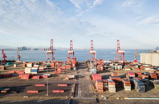 这是在海南洋浦经济开发区拍摄的国投洋浦港码头(无人机照片)。 新华社记者 蒲晓旭 摄