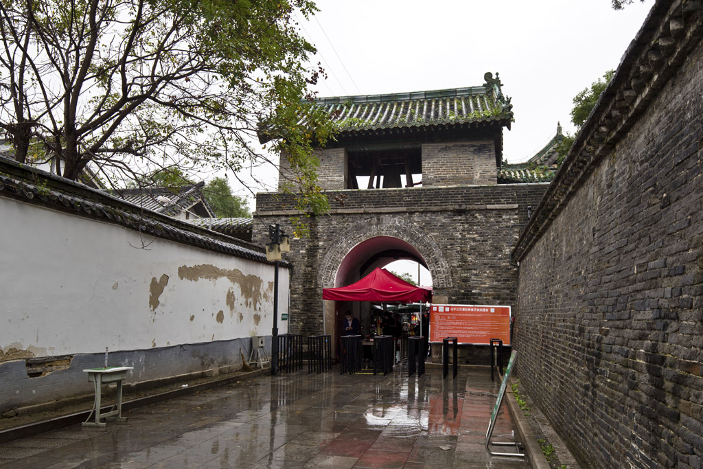 去孔府看什么?正门、二门、重光门、对联、照壁、阁老凳