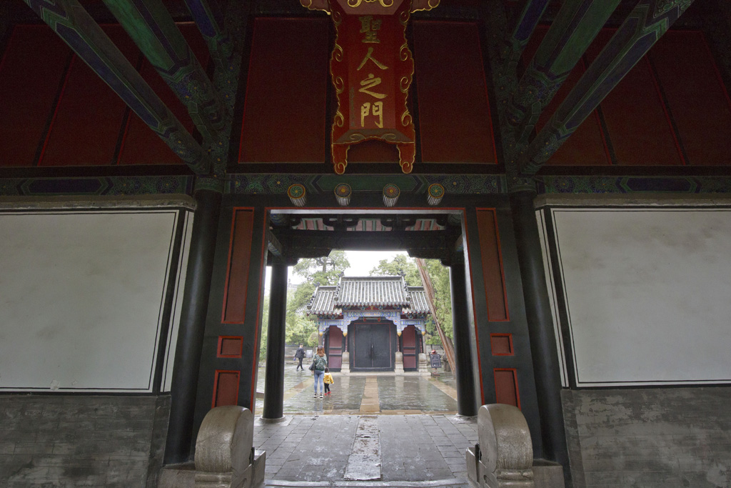 去孔府看什么?正门、二门、重光门、对联、照壁、阁老凳