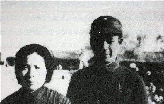 她是曾山的妻子曾任妇女部部长三子是少将小女也是少将