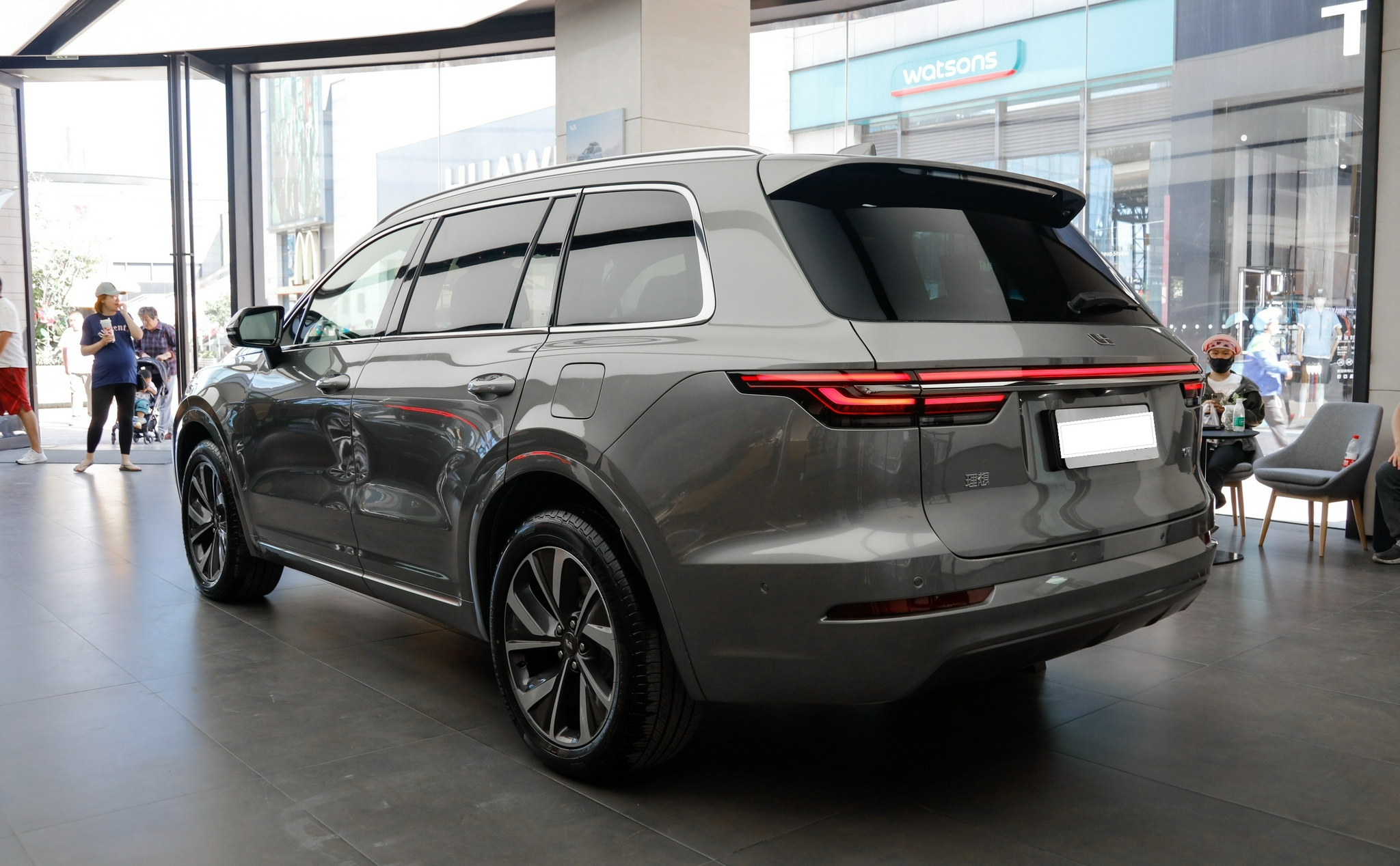 2021款理想one,空间大油耗低,月销1.3万辆-新浪汽车