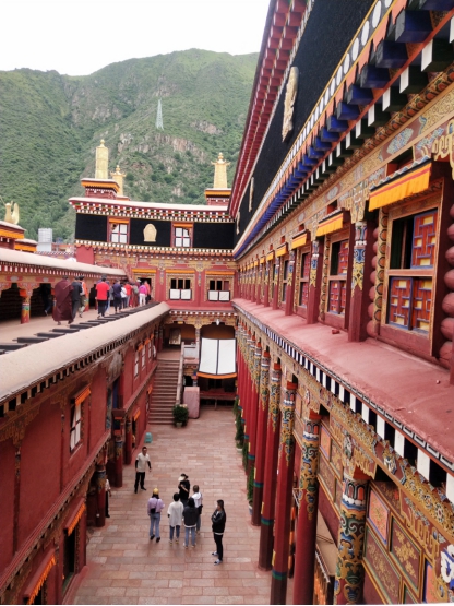 藏在川西高原的圣地德格朝圣必去的三大寺庙