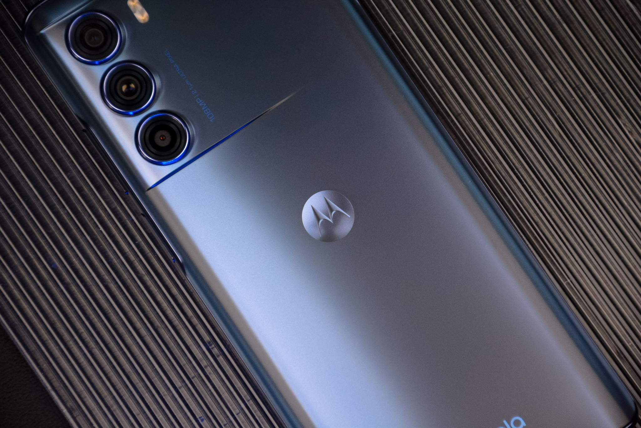 首发仅1799元motoedges30评测顶级lcd屏幕还有骁龙888