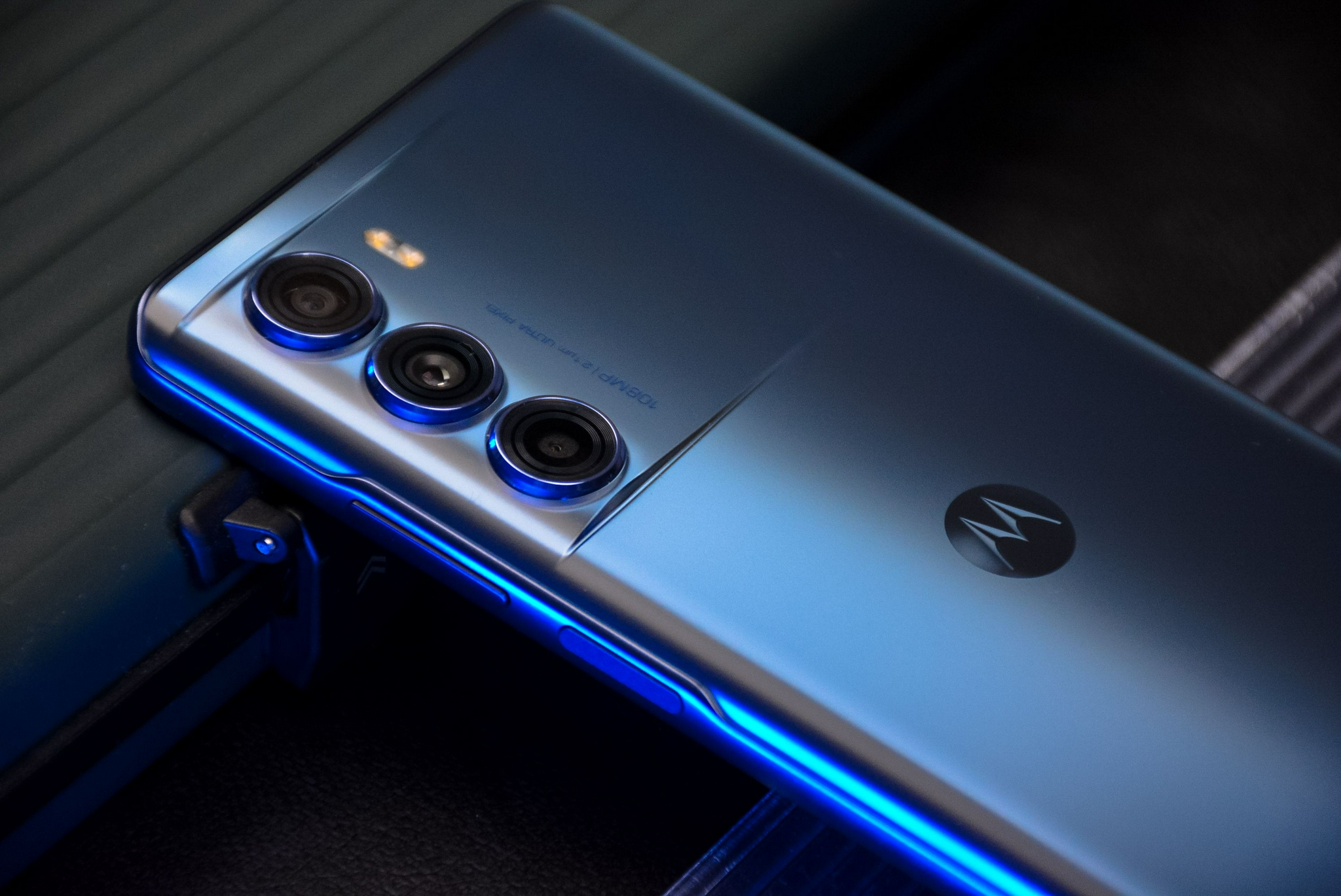 首发仅1799元motoedges30评测顶级lcd屏幕还有骁龙888