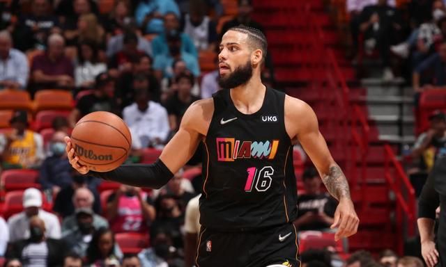 铜墙铁壁!轰下15+7+8一人撑起一套体系,36岁老将用实力证明价值休闲区蓝鸢梦想 - Www.slyday.coM