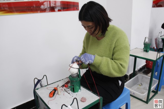 为救儿子，单亲妈妈每天足疗店打工凌晨回家：家中能卖的全卖完了休闲区蓝鸢梦想 - Www.slyday.coM