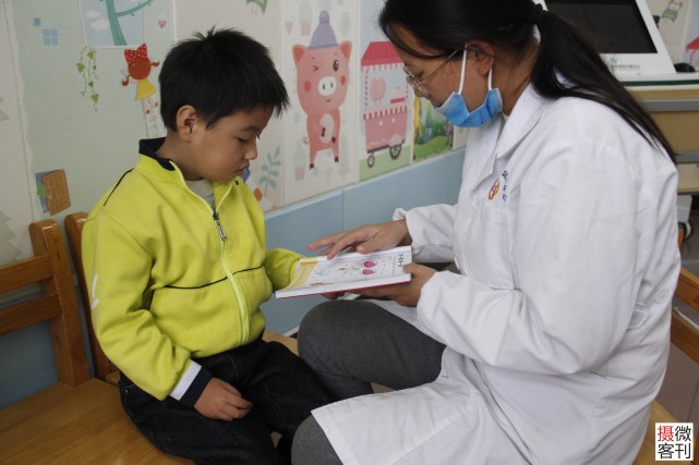 为救儿子，单亲妈妈每天足疗店打工凌晨回家：家中能卖的全卖完了休闲区蓝鸢梦想 - Www.slyday.coM