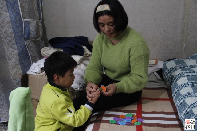 为救儿子，单亲妈妈每天足疗店打工凌晨回家：家中能卖的全卖完了休闲区蓝鸢梦想 - Www.slyday.coM