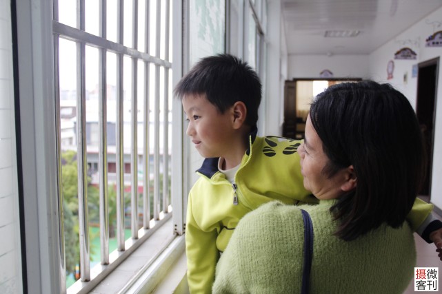 为救儿子，单亲妈妈每天足疗店打工凌晨回家：家中能卖的全卖完了休闲区蓝鸢梦想 - Www.slyday.coM