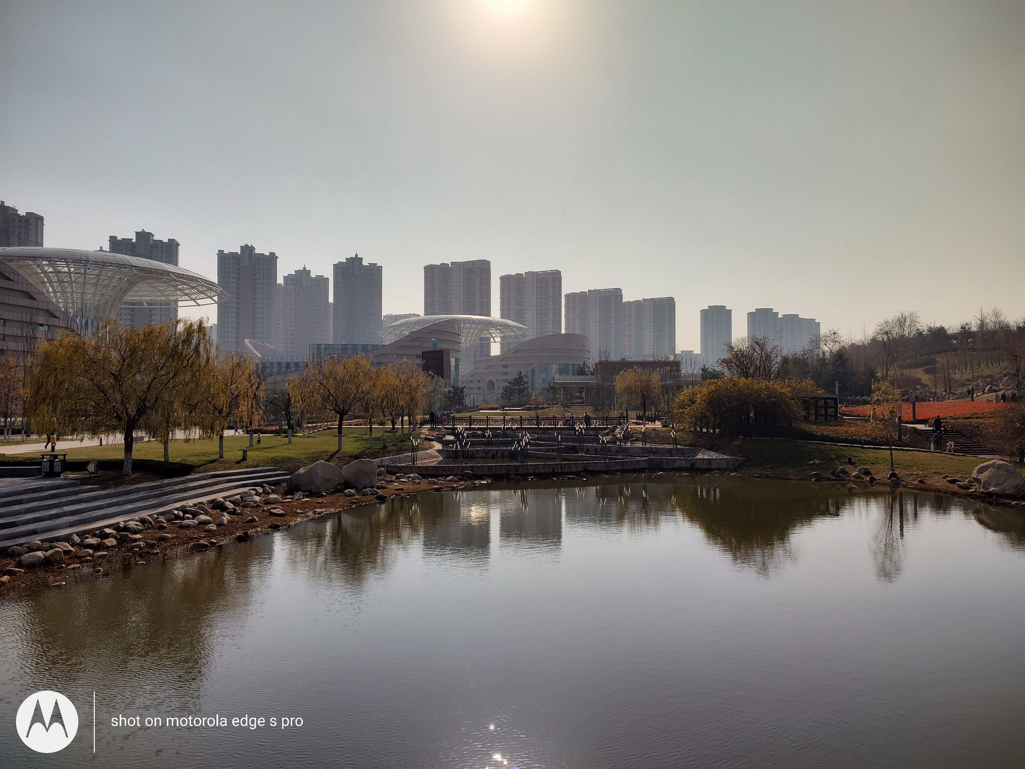 首发仅1799元motoedges30评测顶级lcd屏幕还有骁龙888