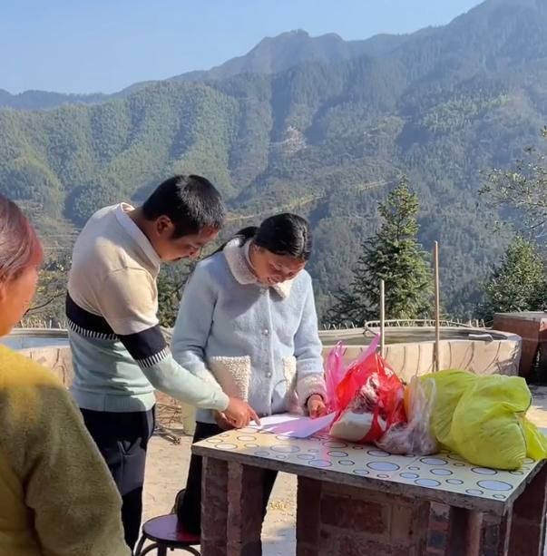 牛爱芳山顶私自建房被举报,官方回应称合规,却被网友打脸休闲区蓝鸢梦想 - Www.slyday.coM 牛爱芳山顶私自建房被举报,官方回应称合规,却被网友打脸休闲区蓝鸢梦想 - Www.slyday.coM