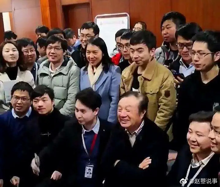 一次，任正非路过华为实验室，看见工程师正在打游戏……休闲区蓝鸢梦想 - Www.slyday.coM