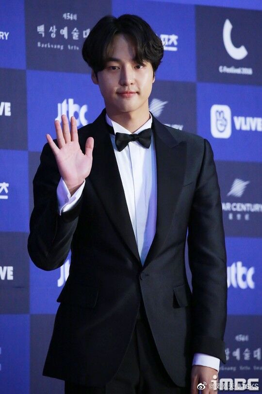 演员梁世宗和blossom娱乐签订了专属合约