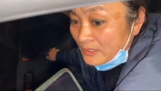 陈亚男母亲讲叙女儿被绑架经过：车子被扎了两个洞，闺女差点受伤休闲区蓝鸢梦想 - Www.slyday.coM