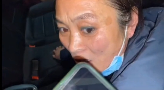 陈亚男母亲讲叙女儿被绑架经过：车子被扎了两个洞，闺女差点受伤休闲区蓝鸢梦想 - Www.slyday.coM