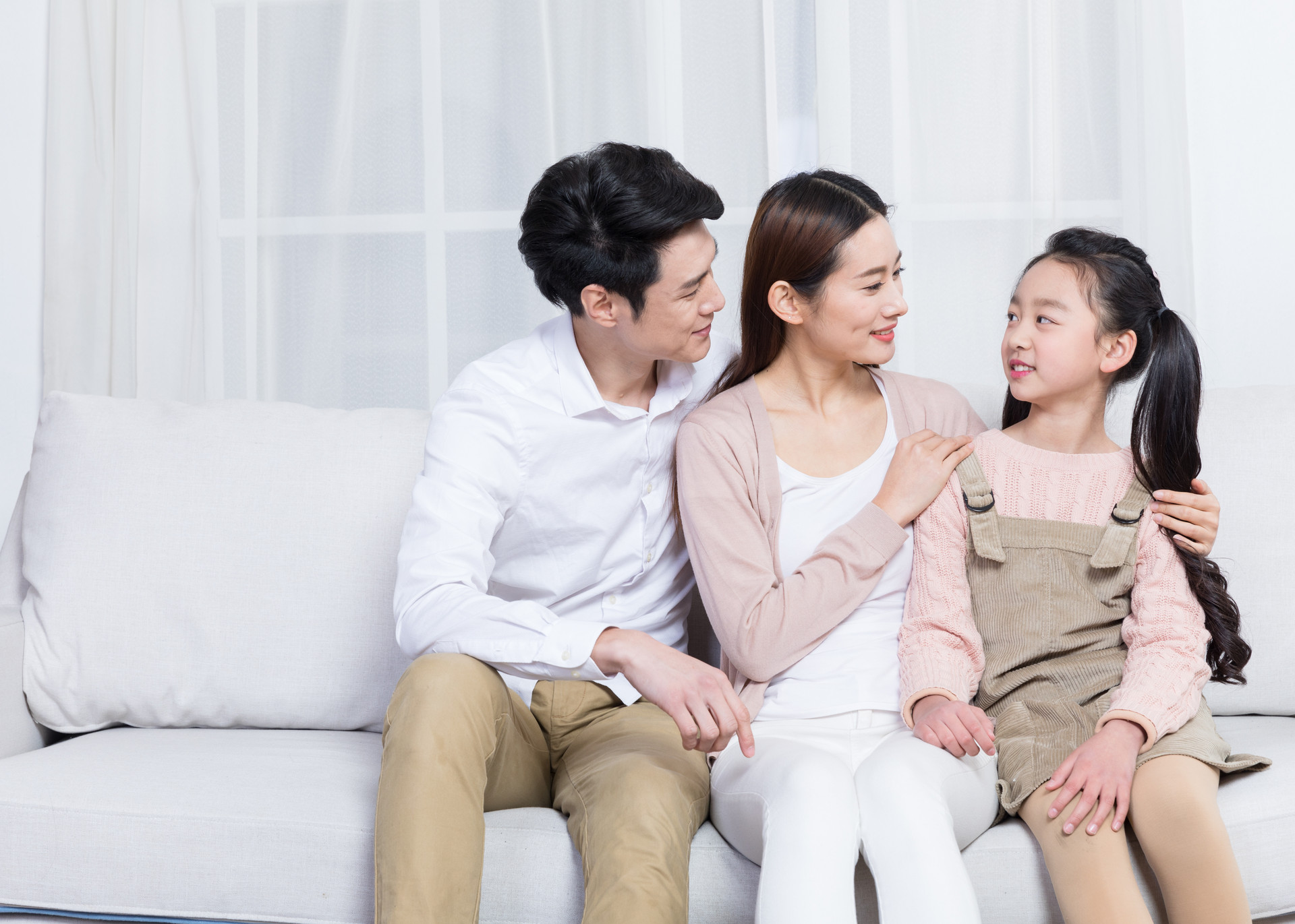 别把孩子养成老实人父母常说5句话孩子自信又勇敢