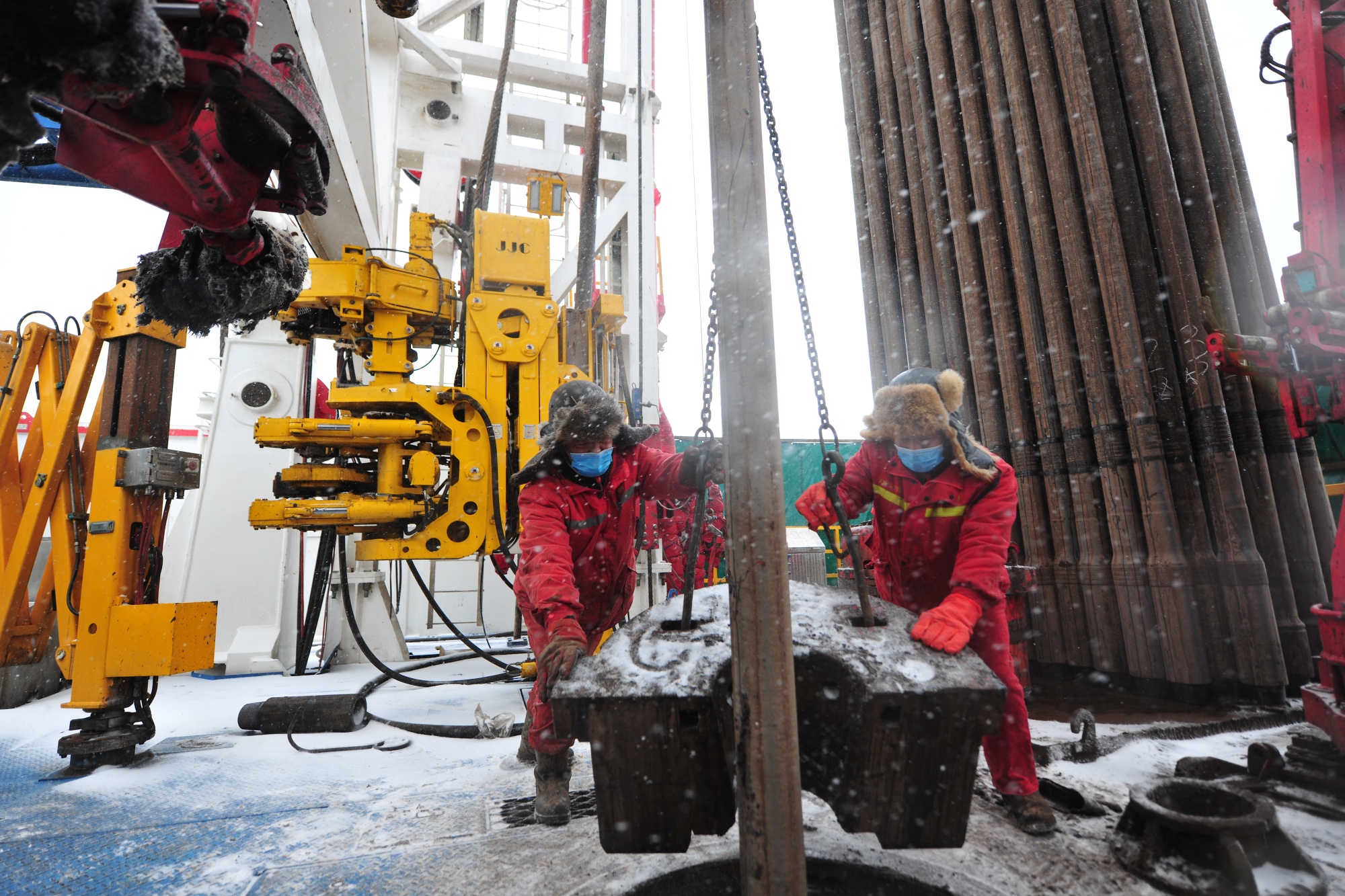 大庆油田钻探钻井二公司1202钻井队5000米钻井周期15天