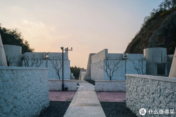 国内高颜值的小众温泉酒店，这家得有姓名！休闲区蓝鸢梦想 - Www.slyday.coM