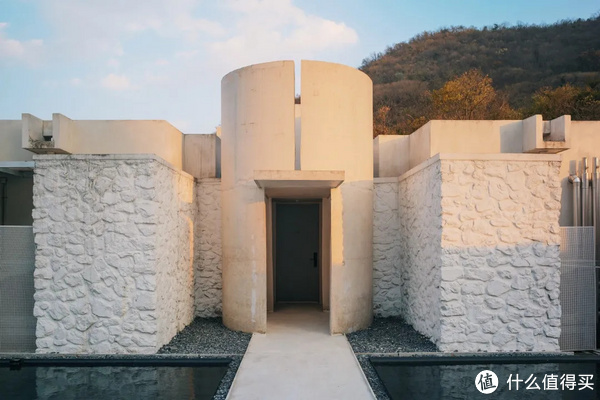 国内高颜值的小众温泉酒店，这家得有姓名！休闲区蓝鸢梦想 - Www.slyday.coM