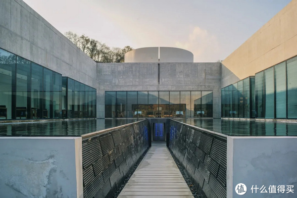 国内高颜值的小众温泉酒店，这家得有姓名！休闲区蓝鸢梦想 - Www.slyday.coM