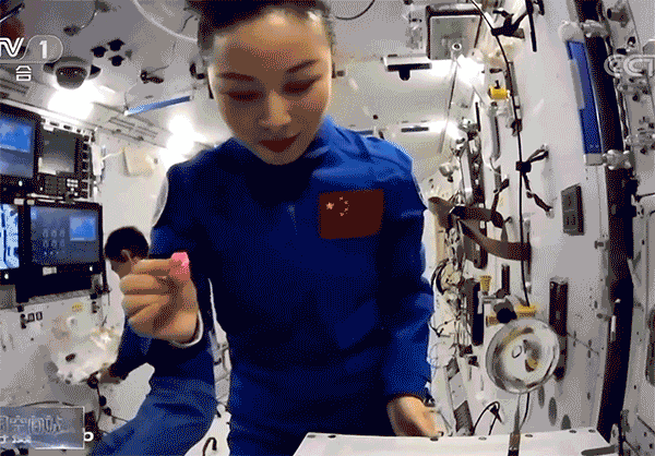 “天宫课堂”第一课，精华来了休闲区蓝鸢梦想 - Www.slyday.coM