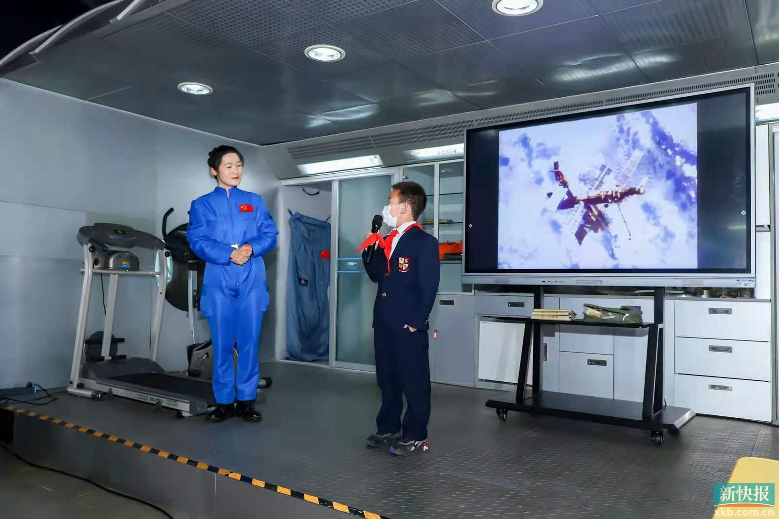 同步“天宫课堂”第一课，广东科学中心举办地面实验小课堂休闲区蓝鸢梦想 - Www.slyday.coM