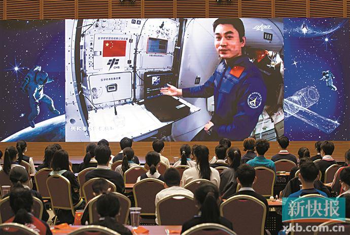 “天宫课堂”第一课精彩开讲休闲区蓝鸢梦想 - Www.slyday.coM