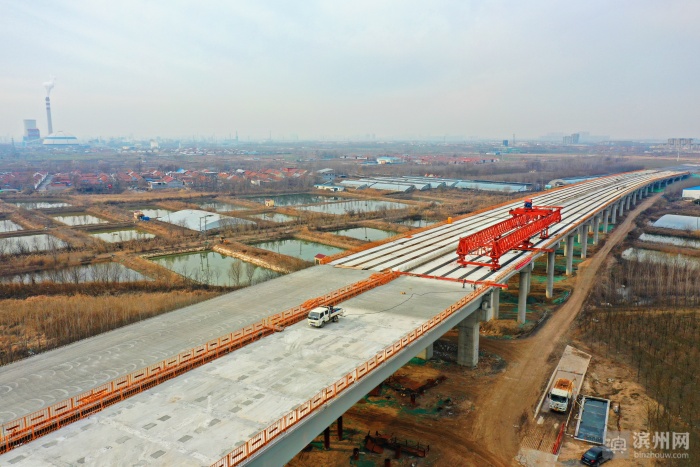 沾临高速公路黄河特大桥北堤外引桥箱梁全部架设完成