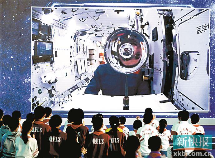 “天宫课堂”第一课精彩开讲休闲区蓝鸢梦想 - Www.slyday.coM